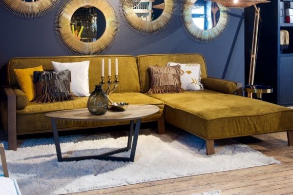 sofa fumo waescherei design scandi braun holzrahmen elegant