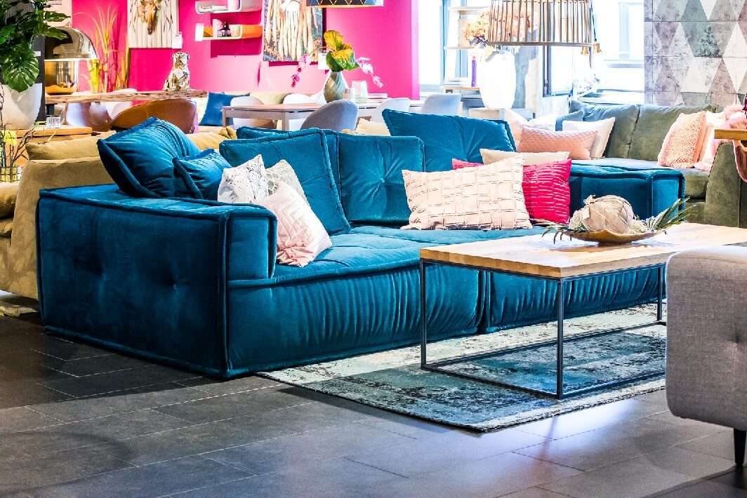 Big Sofa Marrakesh Das Lounge-Sofa mit Samtbezug in der Wäscherei Hamburg